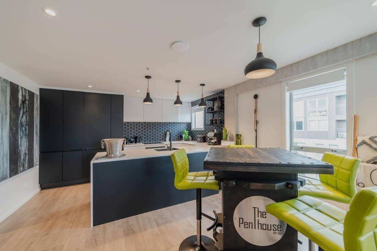 Penthouse Perfection - 2Br Elegance On Worcester St Christchurch Eksteriør billede