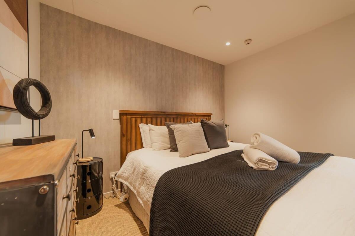 Penthouse Perfection - 2Br Elegance On Worcester St Christchurch Eksteriør billede