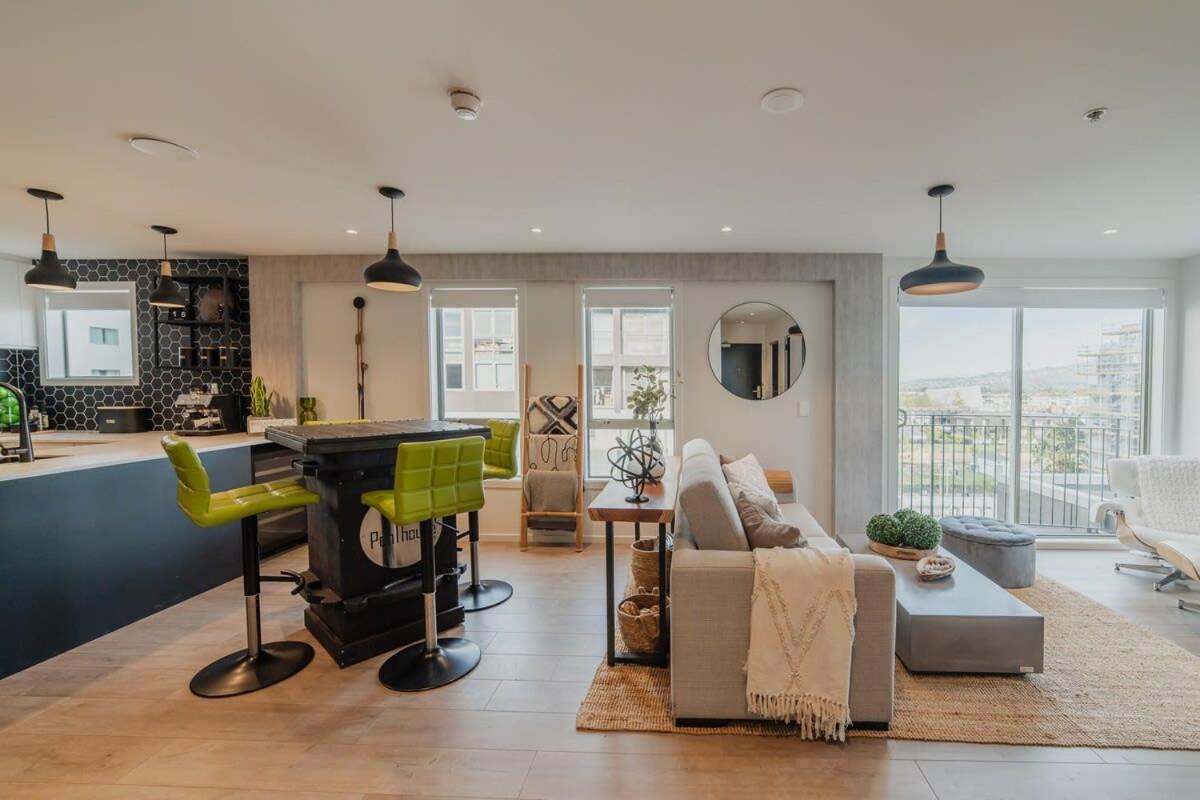 Penthouse Perfection - 2Br Elegance On Worcester St Christchurch Eksteriør billede