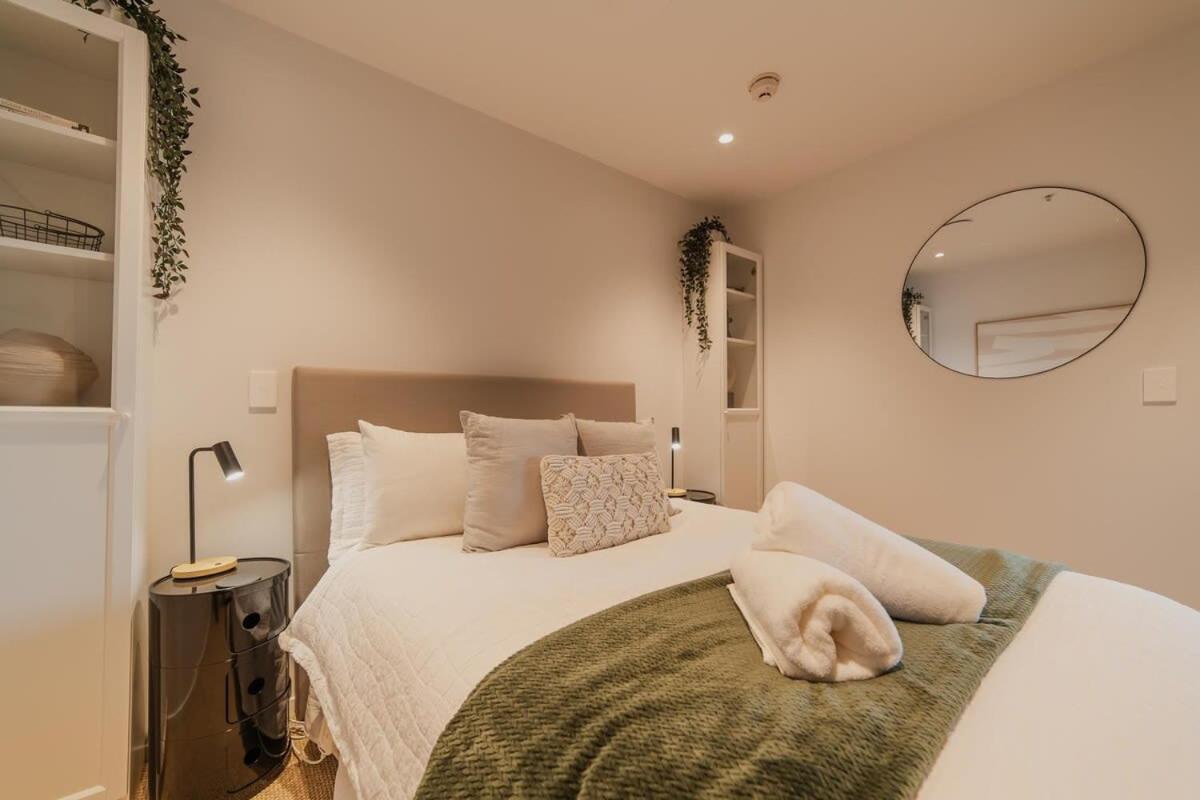 Penthouse Perfection - 2Br Elegance On Worcester St Christchurch Eksteriør billede