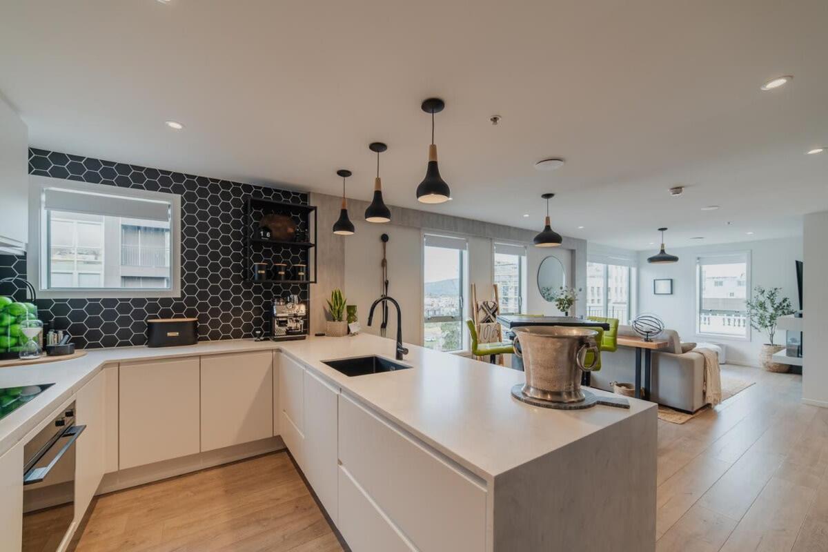 Penthouse Perfection - 2Br Elegance On Worcester St Christchurch Eksteriør billede